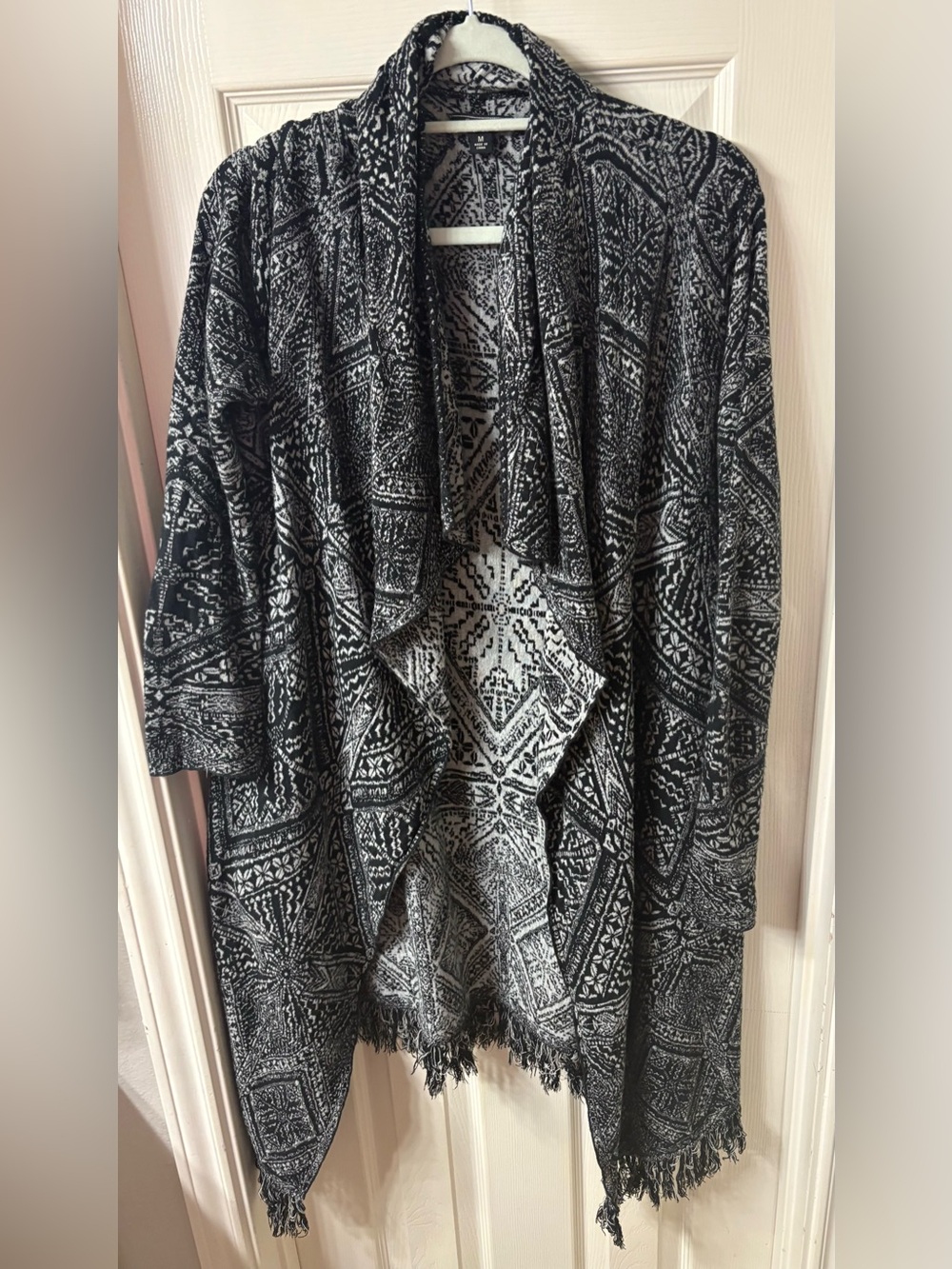 LUCKY BRAND black & white Sweater Coat/Toppper with fringe- sz MED